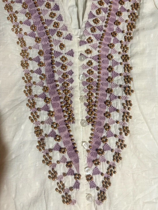 Embroidered Anthropologie V-Neck Short Sleeve Top in Ivory with Beading. - Picture 6 of 9